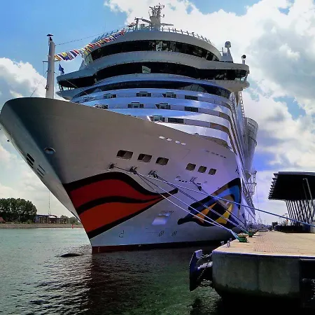 Steuermann, Urlaub In Warnemuende Rostock